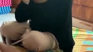 Abg Viral Terbaru cewek hijab yang menikmati ulekan dari arah atas New Trending Top 2025 Global